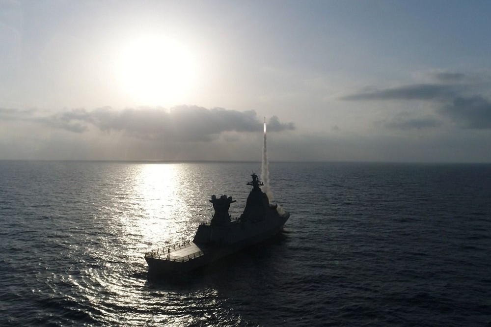 以色列海軍成功試射艦射版「鐵穹」防禦系統「C-Dome」。（取自以色列國防部推特）