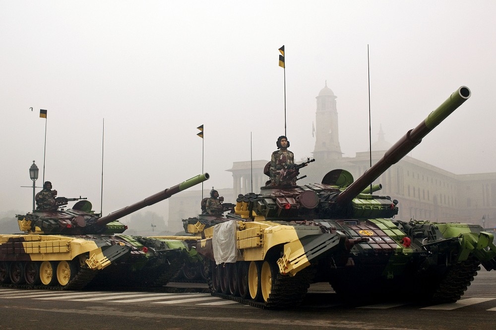 印度國防部批准新一代FRCV戰車研發計畫，以汰除服役超過40年的T-72戰車。（美聯社）