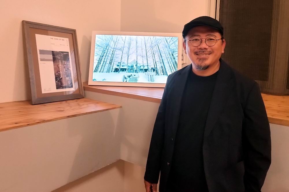 攝影師向詠於北海道舉辦首場海外擬真藝屏攝影展。（楊文琳攝）
