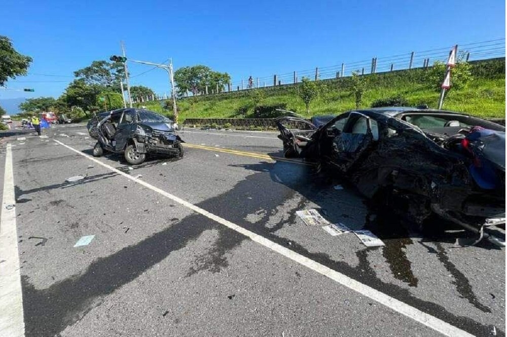宜蘭五結今天上午發生重大車禍，釀1死、2命危、1重傷。（取自記者爆料網）