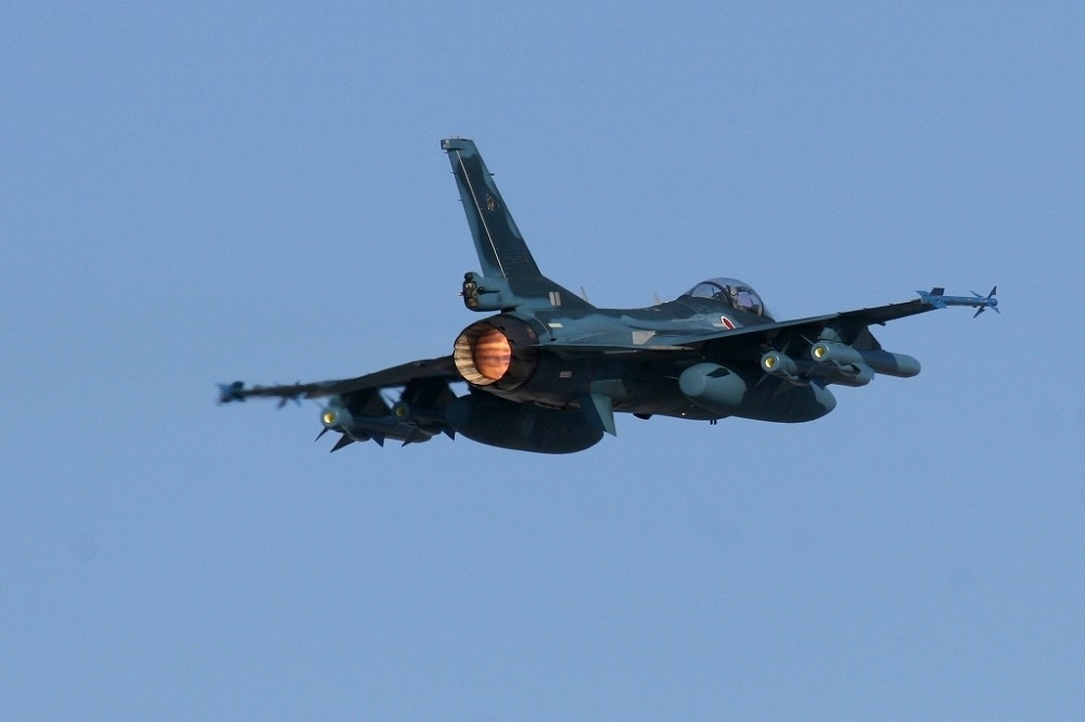 近日有8架中俄軍機進入韓國防空識別區（KADIZ），日韓戰機隨即升空警戒。（取自日本防衛省推特）