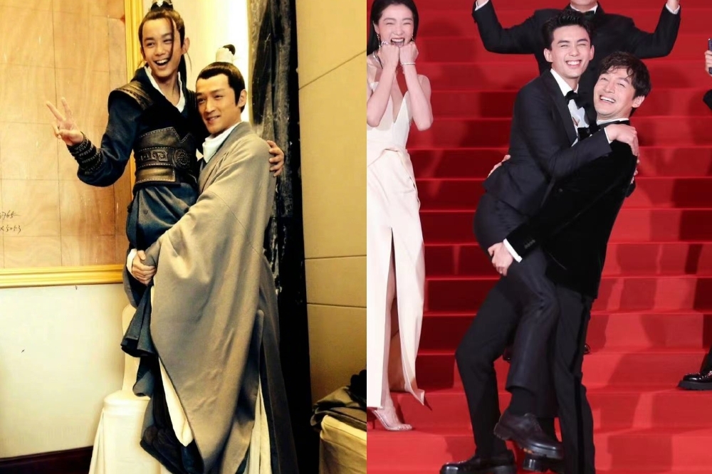 胡歌在上海電影節紅毯上開心抱起吳磊（右圖），兩人臨時起意的舉動，讓戲迷瞬間夢回《琅琊榜》的梅長蘇與小飛流（左圖），受封全場最美的一幕。（取自微博）
