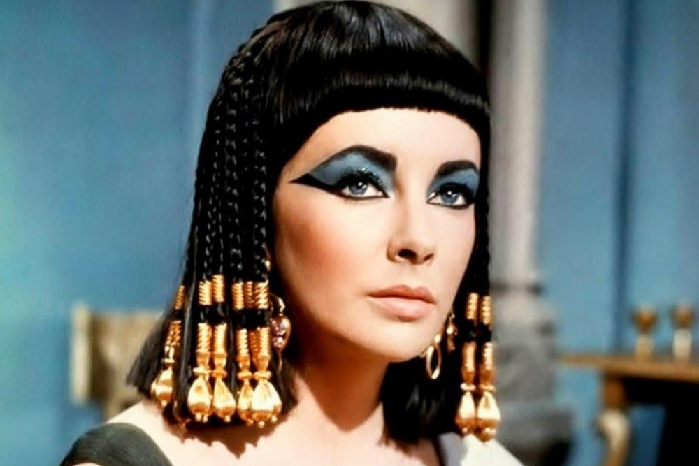 電影《埃及豔后（1963）》劇照（取自 IMDb 官方網站）