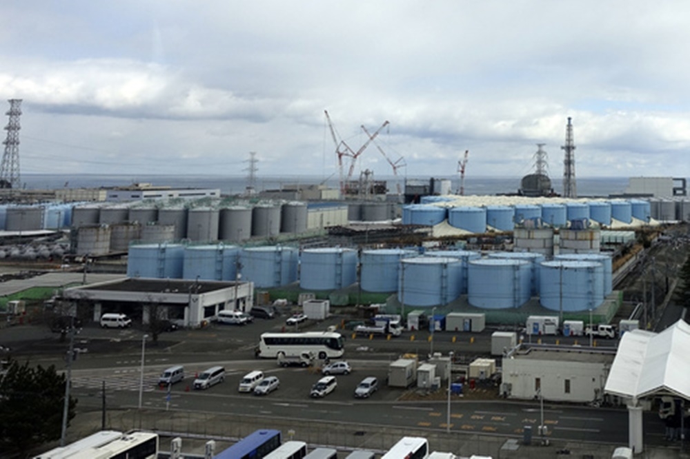 福島核電廠周遭的輻射廢水桶。（資料照片／美聯社）
