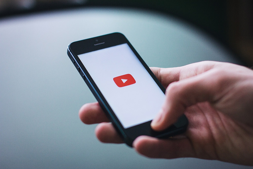 YouTube最新發布6項規範，以維護創作者權益。示意圖。（取自Pexels）