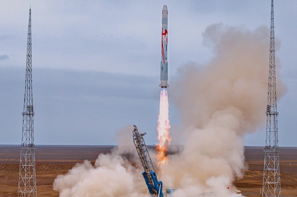 中國「朱雀二號」火箭12日在酒泉衛星發射中心升空。（取自藍箭航天公司網站）