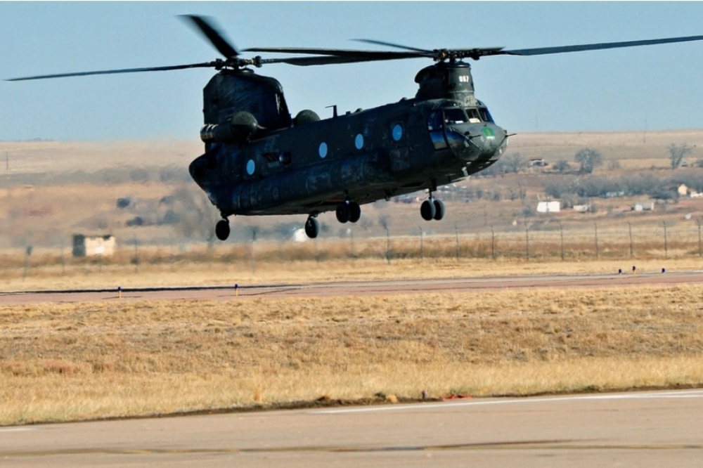 去年7月美軍一架CH-47D直升機在執行任務時墜毀。圖為同型機。（取自DVIDS網站）