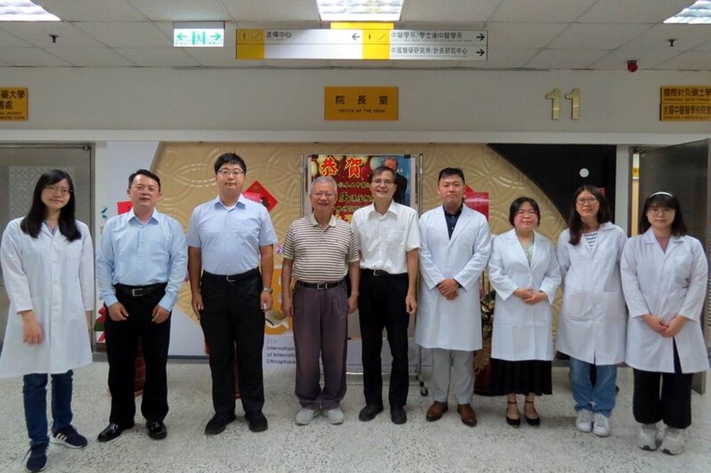 林昭庚院士帶領的中國醫藥大學跨校合作研究團隊。（中國醫大提供）