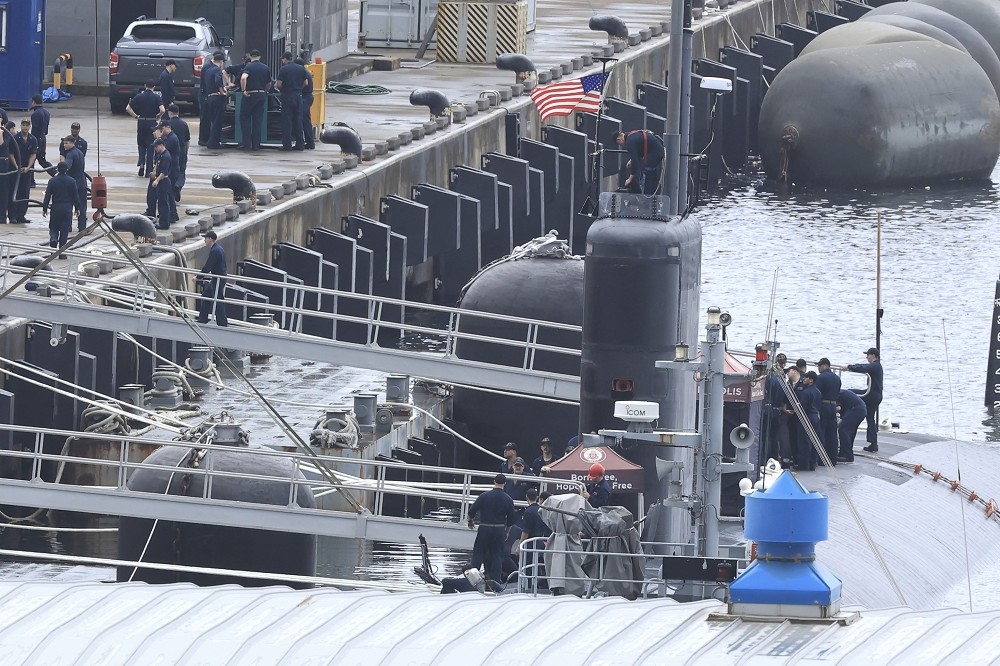 美國核動力潛艦「安納波利斯號」24日停靠在南韓濟州海軍基地。（美聯社）