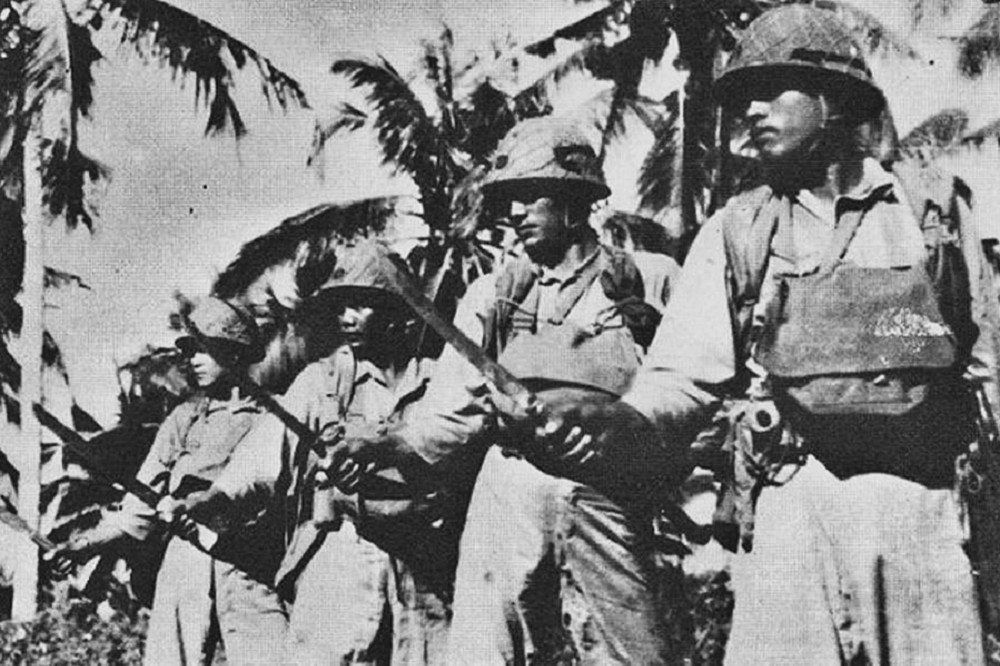 太平洋戰爭期間，原住民被徵募參戰者，主要被編入高砂義勇隊（如圖），前後派出8回；其次是陸軍特別志願兵，前後2回。本文主角吳清水屬於後者。（圖片取自網路）。
