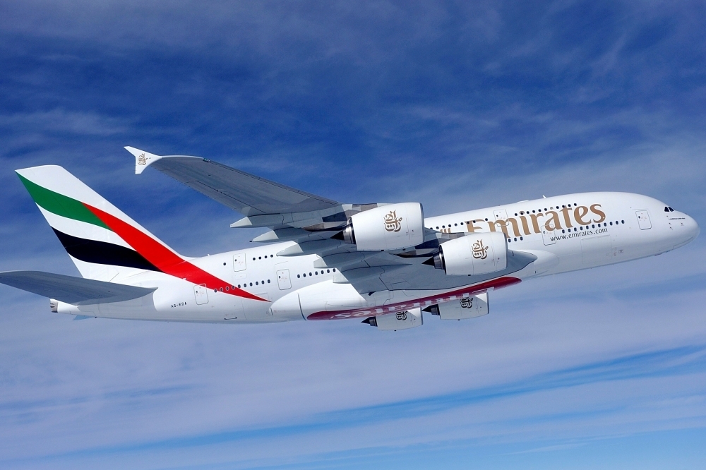 歡慶阿聯酋 A380 重返台灣，桃園機場推出抽機票活動。（阿聯酋航空提供）