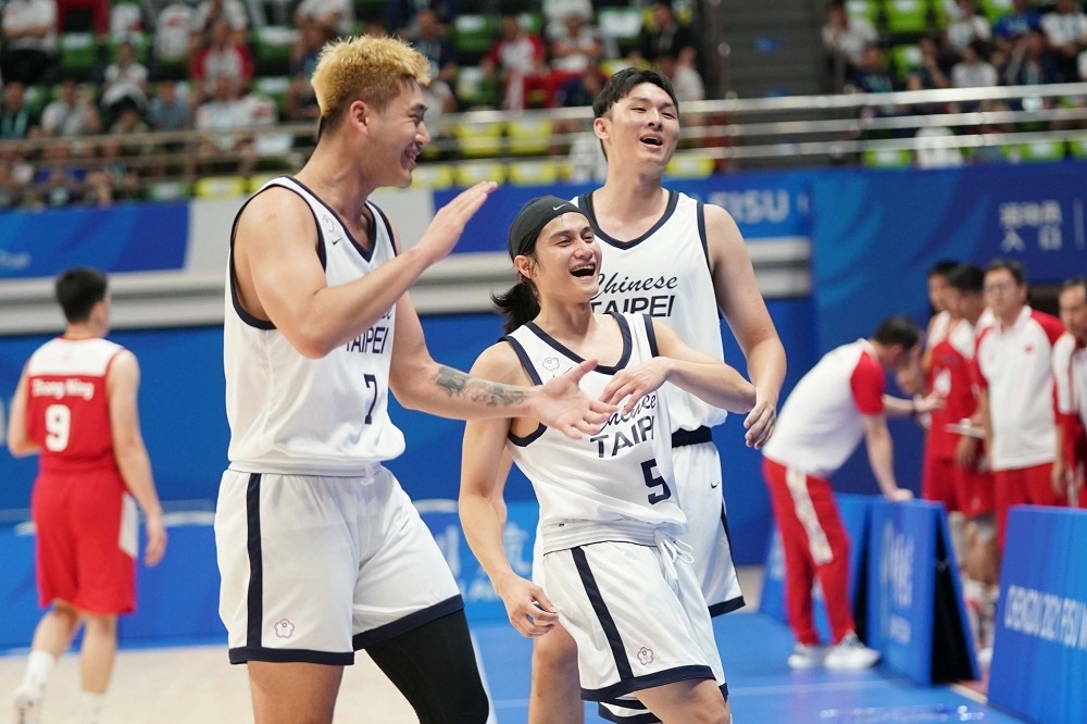 中華男籃在世大運預賽力壓中國，拿下驚奇一勝。（取自大專體總臉書）