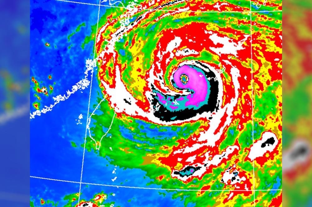 卡努襲台，中央氣象局稍早也發布了陸上颱風警報。（取自中央氣象局網站）