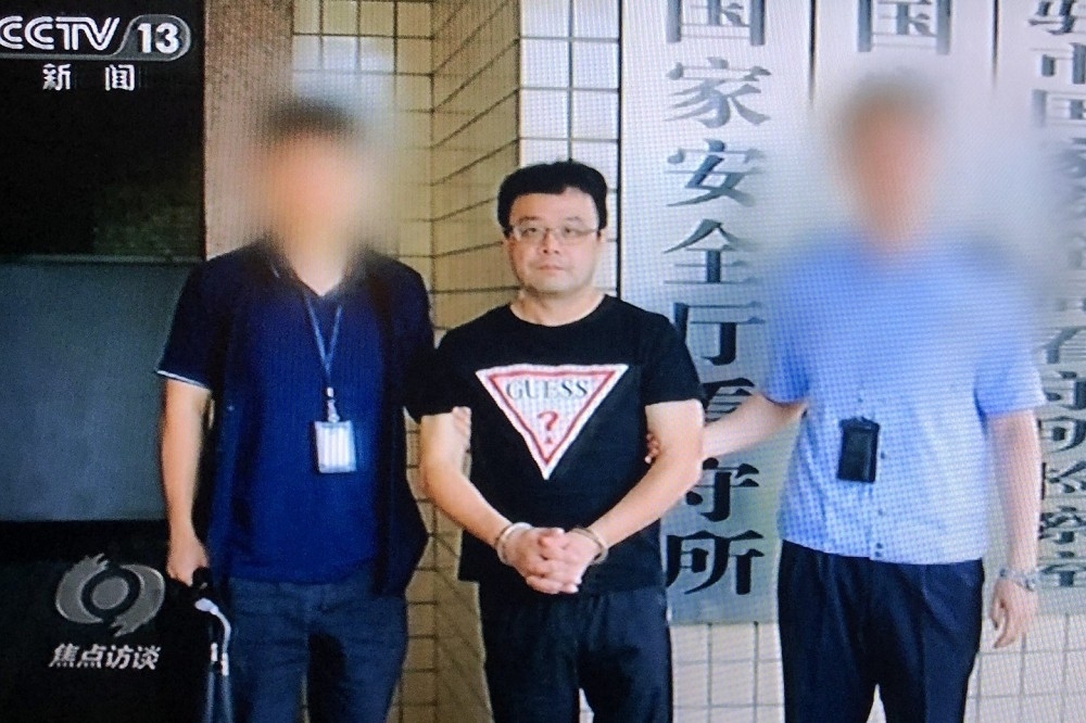 當初在央視節目中，李孟居為了減少刑期被迫配合中共演出「台灣間諜」橋段，卻經歷了4年波折才終於能離開中國。（資料照片／取自央視）