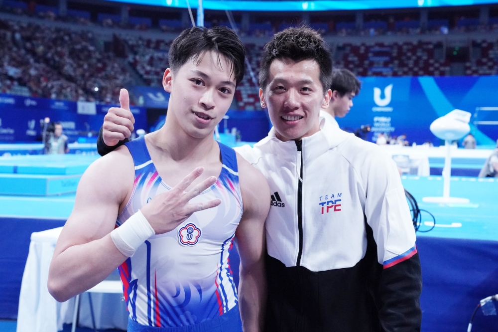 李智凱（右）、蕭佑然在世大運體操項目拿下1金1銅。（大專體總提供）