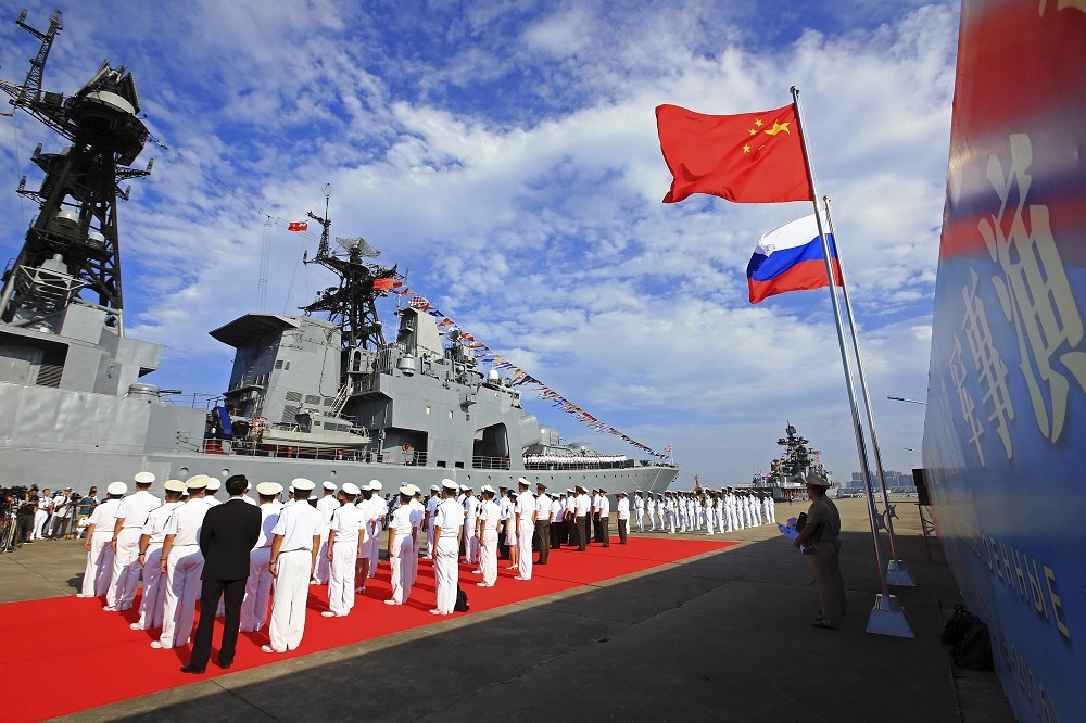 中國與俄羅斯海軍11艘軍艦上周接近美國領土，幾乎是史無前例的情景。（資料照／美聯社）
