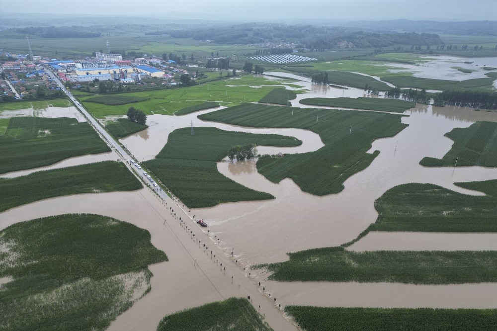 颱風杜蘇芮讓中國東北多地成為水鄉澤國；圖為吉林省舒蘭市。（美聯社）