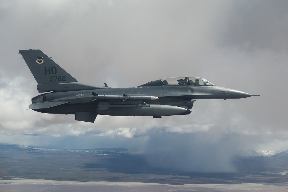 烏軍證實原本寄與厚望的F-16戰機軍援，最快明年才能成軍。圖為美軍的F-16。（取自DVIDS）