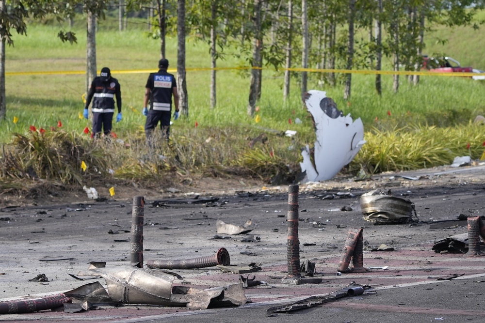 马来西亚17日下午发生小飞机坠毁的事故，造成10人死亡，其中包括州议员以及航空公司执行长。（美联社）(photo:UpMedia)