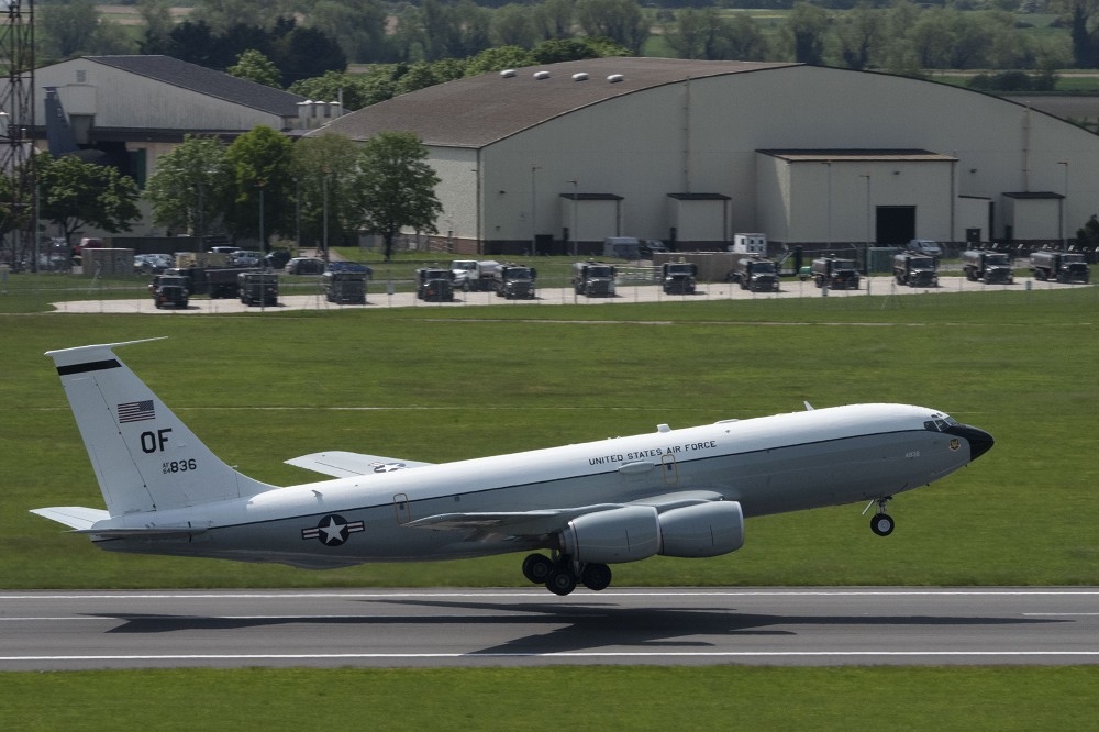 美軍的WC-135核偵察機昨天從印度洋飛抵琉球。圖為5月從英國機場起飛的WC-135。（取自DVIDS）