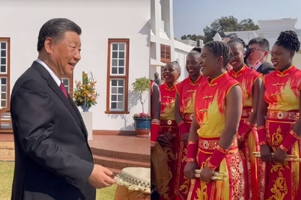 中國國家主席習近平（左）在南非觀賞中華文化表演。（取自網路）