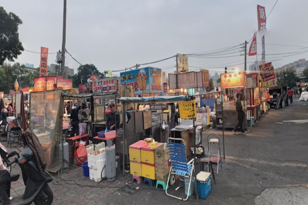 台南知名大東夜市近日驚傳土地租賃糾紛，導致許多攤商無法在大東夜市繼續營業。（擷取自Google Maps）