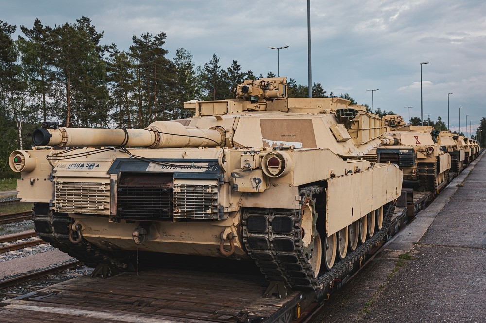 根據美方消息人士說法，美國軍援M1A1戰車可能在9月抵達烏克蘭境內，圖為8月該批戰車抵達德國的畫面。（取自DVIDS網站）