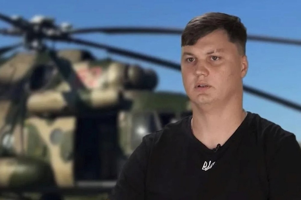 俄軍飛行員庫茲米諾夫在訪談中說明叛逃的過程，並稱行動動機是不想助長殺戮。（截自訪談影片）