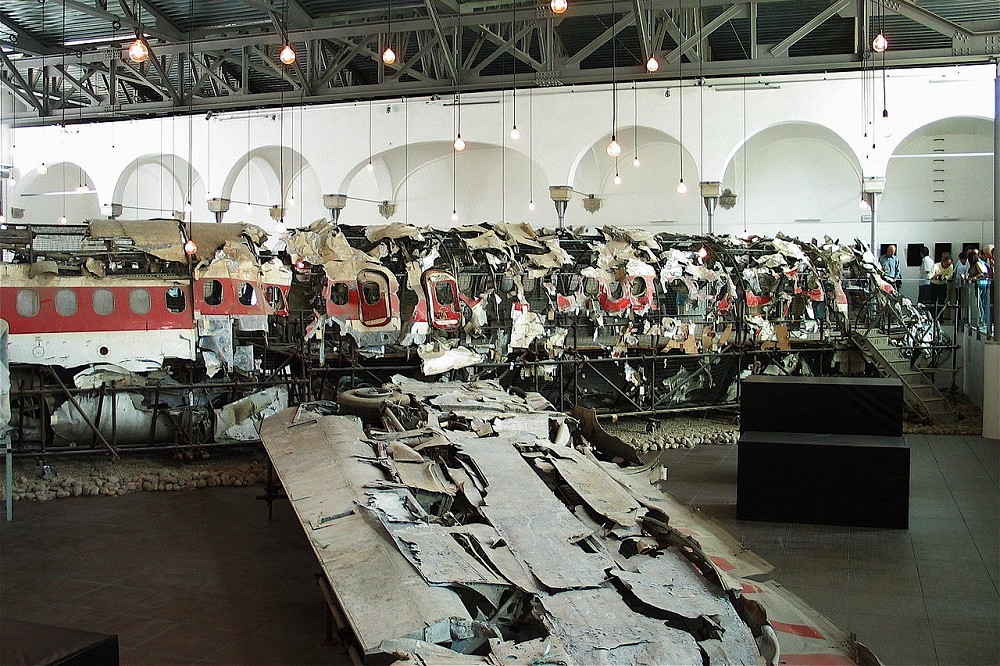 義國將墜毀的「伊塔維亞870航班」DC-9客機殘骸安置於紀念館內。（取自網路）