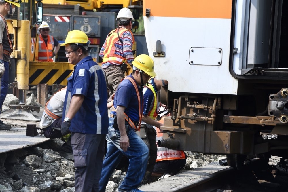 太魯閣號事故已逾2年，車廂卻再被發現人骨與遺物。（資料照片／張哲偉攝）