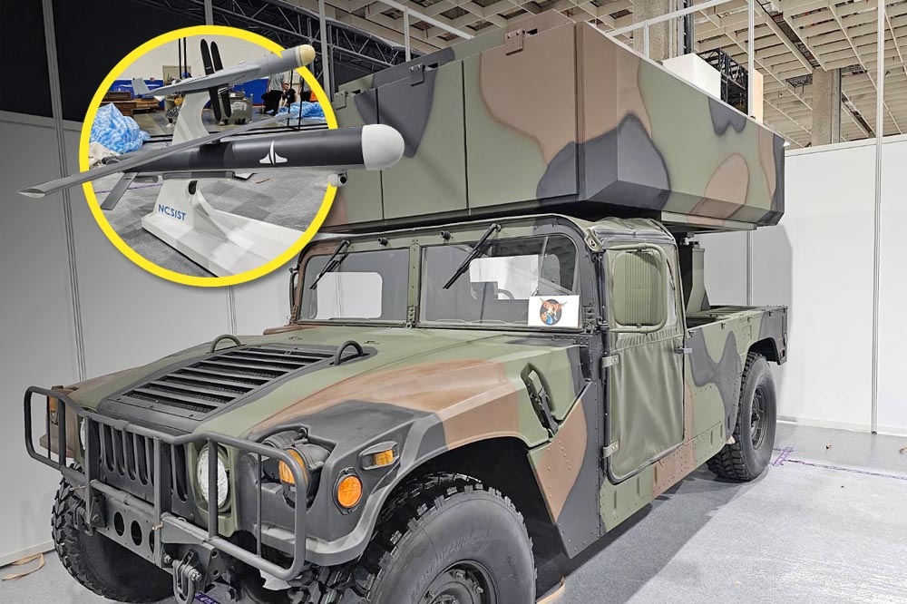車載式發射車可搭載以發射箱裝置的三枚巡飛彈II型攻擊無人機。（合成畫面／朱明攝）