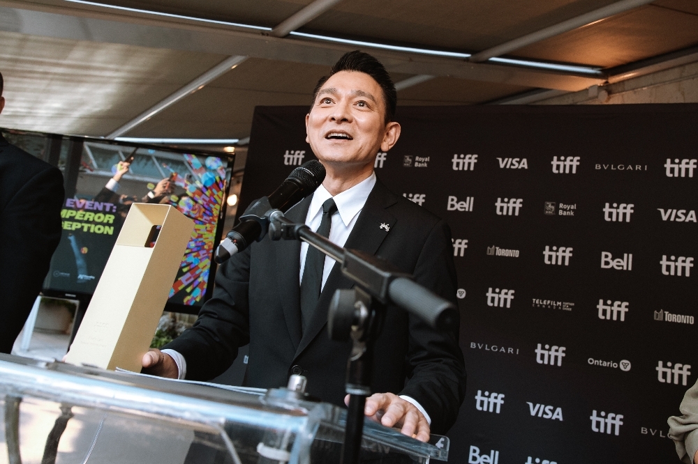 香港天王刘德华在多伦多影展获颁特别贡献奖，表彰他对电影的付出，他上台感性致词，获得满堂喝采。（台湾映艺提供）(photo:UpMedia)