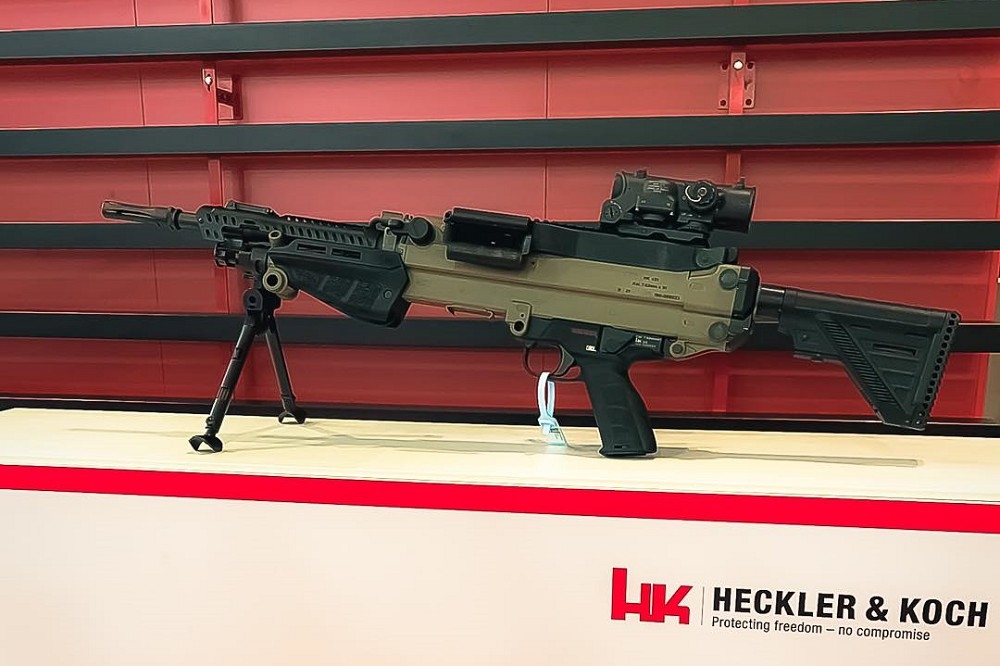 在DSEI2023會場上展出的HK421機槍。（取自HK公司）