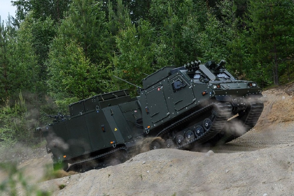 貝宜系統推出BvS10 「Sidhu」改良型裝甲全地形載具，並選定當地合作主要承包商，積極爭取印度軍方訂單。（取自貝宜系統）