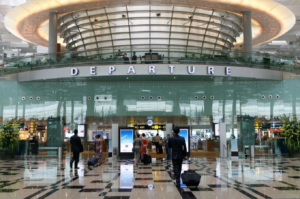 新加坡樟宜機場計畫明年起啟用生物識別，讓出境通關更便捷。（美聯社）