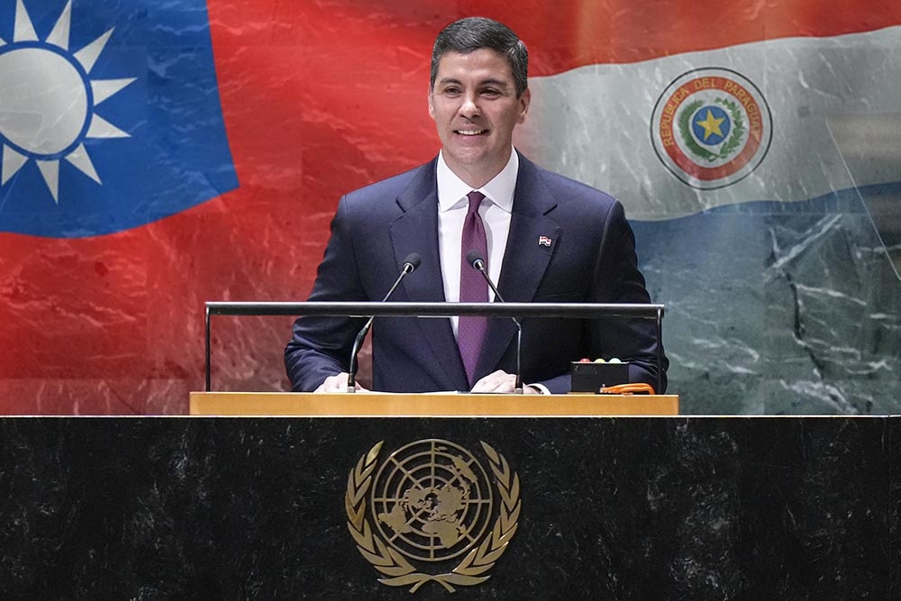 巴拉圭財長日前訪談向中國招商，被質疑台巴邦交恐生變，巴拉圭總統潘尼亞在聯合國大會挺台，破除傳聞。（合成畫面／美聯社） 