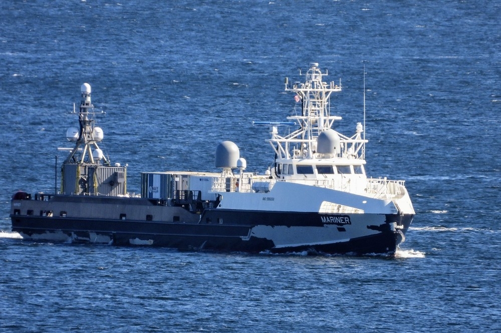 美軍無人水面艦艇「水手號」18日駛入日本橫須賀港。（取自@HNlEHupY4Nr6hRM）