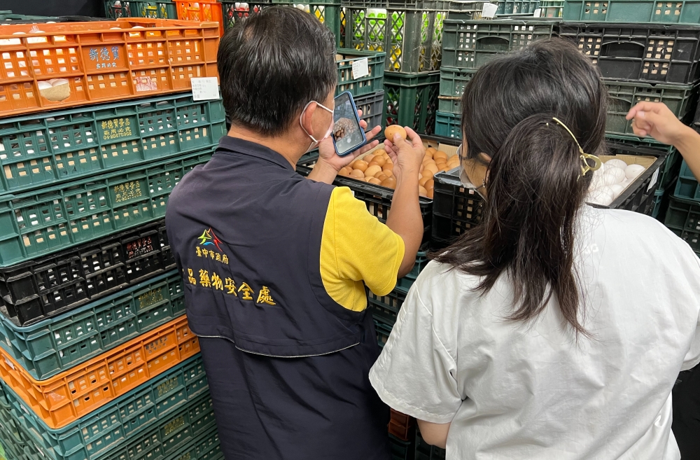 台中市食安處查出兩家蛋商，將進口蛋製成液蛋卻標示台灣產。（台中市政府提供）