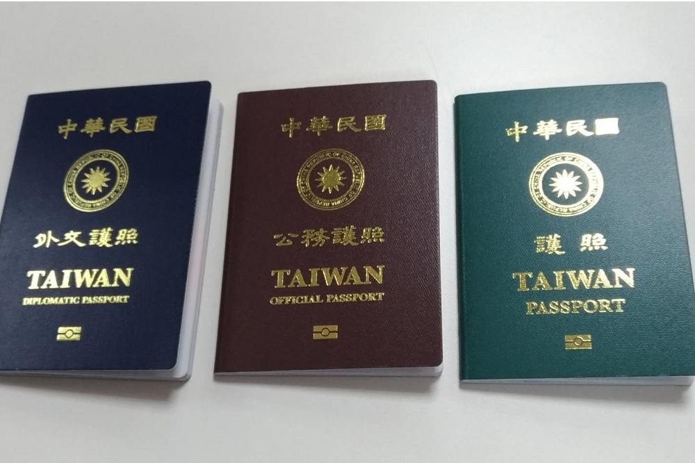 只要台灣仍然不是聯合國會員國或非會員觀察國，就算第2758號決議沒有被曲解，中華民國護照也不能用來進入聯合國。（維基百科）