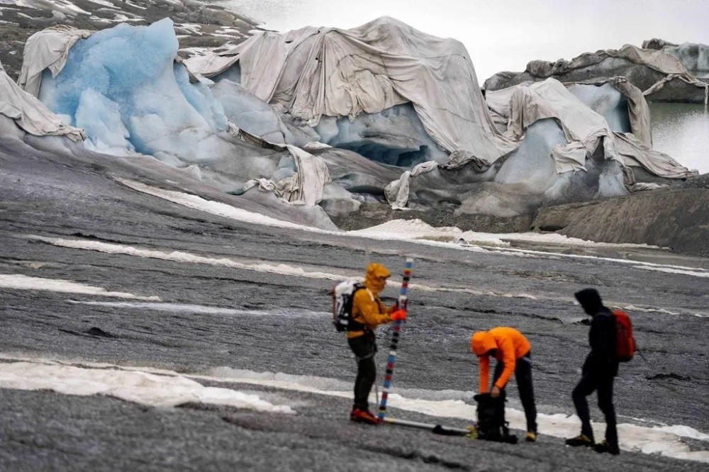 瑞士冰川在兩年之內消失10%，凸顯氣候變遷所造成的嚴重威脅。（美聯社）
