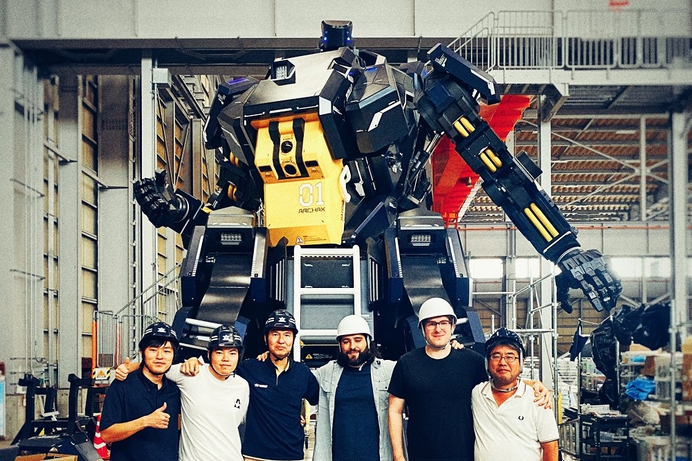 日本新創公司「Tsubame Industries」近日推出4.5公尺高的4輪機器人，外觀與動畫「機動戰士鋼彈」機器人幾乎一樣。（取自Tsubame Industries X平台）
