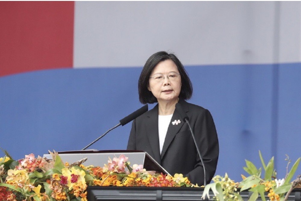 2023年雙十國慶10日上午在總統府前舉行，蔡英文總統以「自信沉穩、國家前進 讓世界因台灣而更好」為題發表演說。（王侑聖攝）
