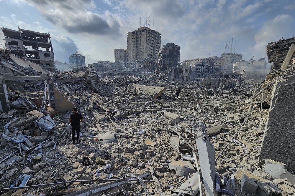 遭以色列大規模空襲後，加薩市10日已面目全非。（美聯社）