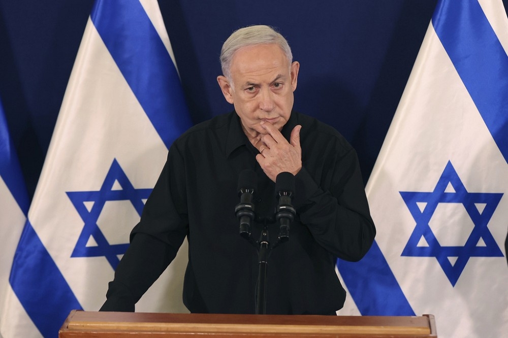 以色列總理納坦雅胡備受爭議的各項政策，在「哈瑪斯」大規模攻擊後引發民間不滿，未來政治生涯恐告終結。（美聯社）