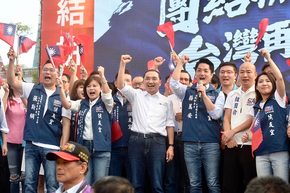 侯友宜今天在台北市舉辦第5場萬人造勢活動，現場湧入4萬支持者相挺。（張哲偉攝）