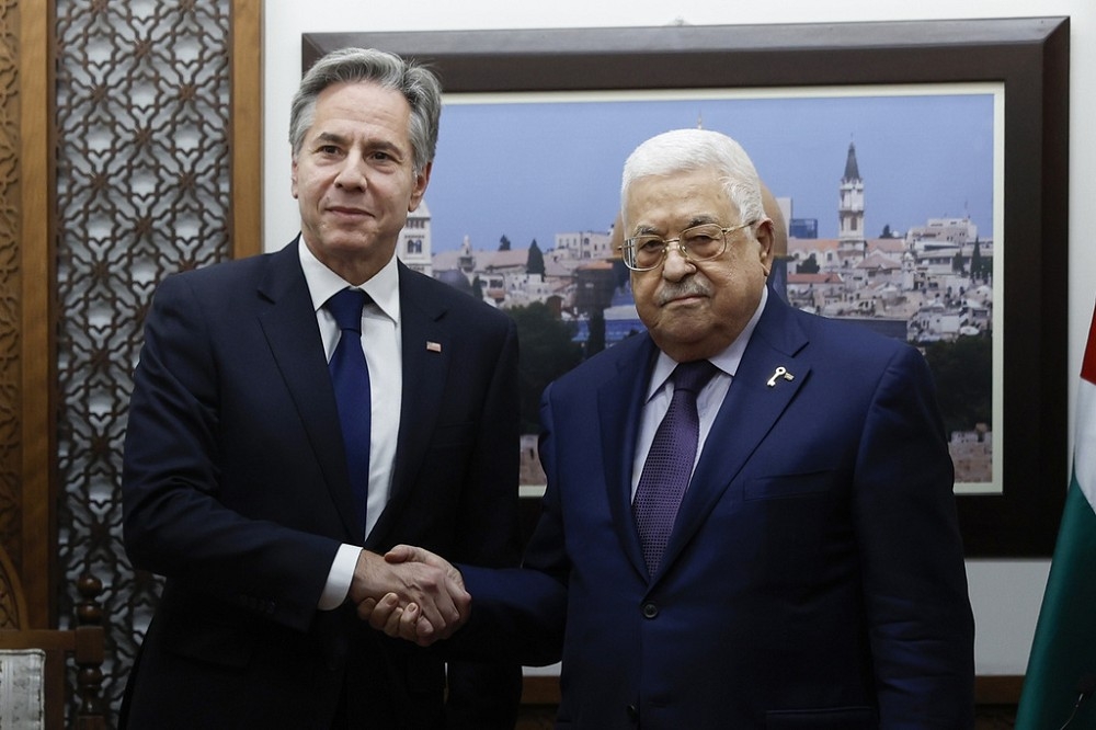 美國國務卿突然造訪約旦河西岸，與巴勒斯坦自治政府主席阿巴斯會晤。（美聯社）