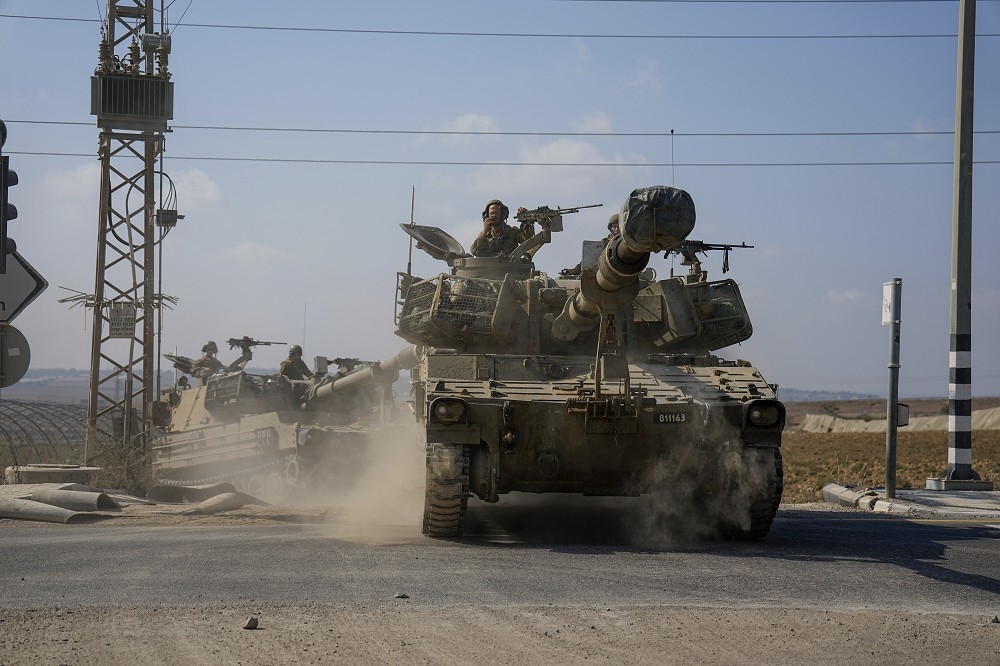 以色列戰車開進加薩，掃蕩哈瑪斯武裝份子。（美聯社）　