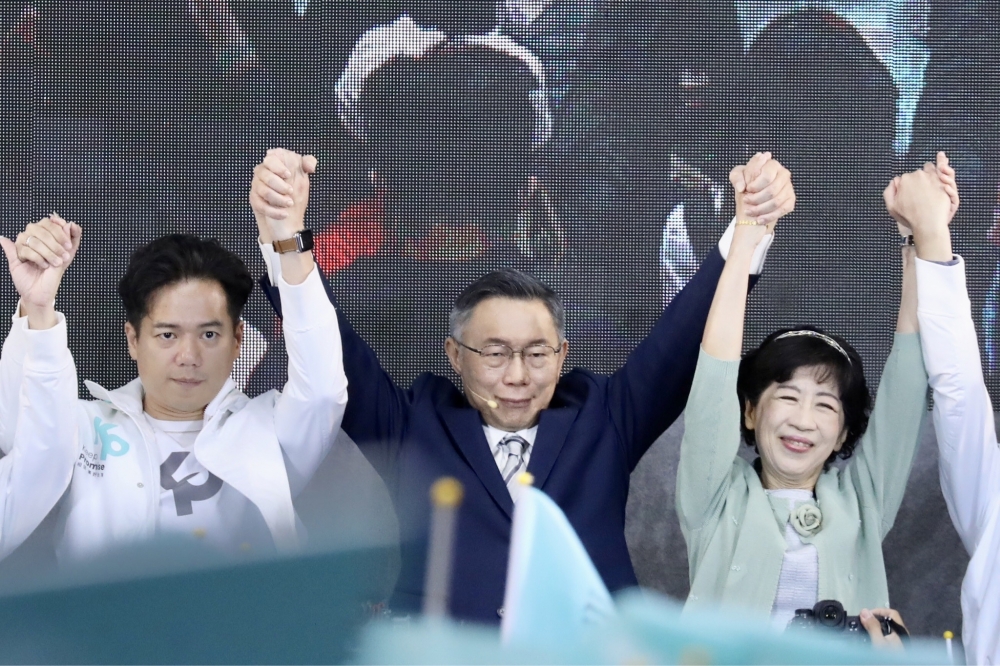 柯文哲今天表示，「會繼續用台灣民眾黨總統候選人身分拚戰到底。」（王侑聖攝）