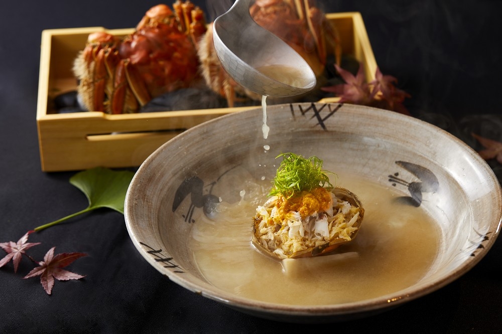 Ukai 秉持著遵循時令與從食材開始創作的理念，呈現秋收時節的魚肥蟹美，即日起推出秋季饗宴。（御盟集團提供）