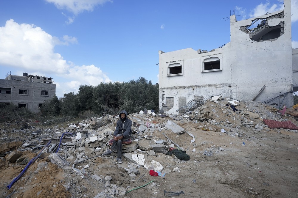哈瑪斯表示，與以色列的人道停火協議已快要達成。圖為20日遭以色列轟炸後的加薩中部。（美聯社）